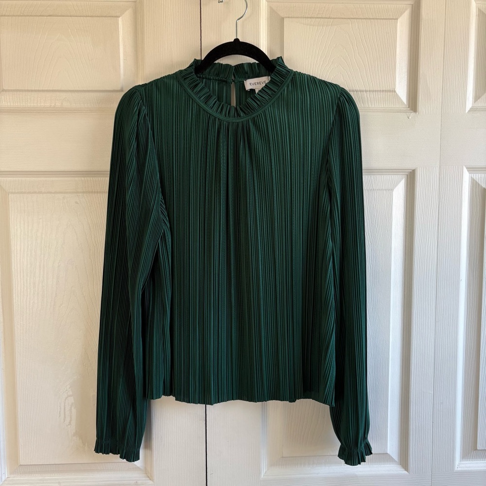 Evereve Whit Plisse Dark Green Blouse M Preppy Career Dark Romantic Quiet Luxury